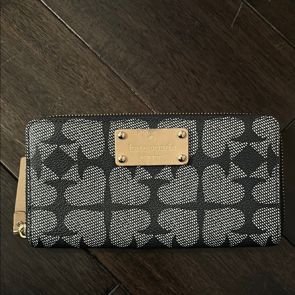 KATE SPADE NEDA BLUE PEBBLED ACE OF SPADES ZIP AROUND WALLET CLUTCH